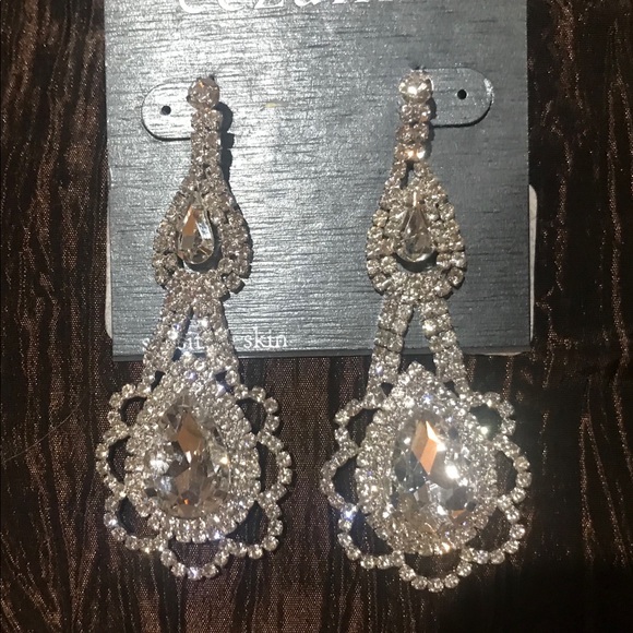 SOLD NEW: CEZANNE EARRINGS  Elegant - Picture 5 of 8